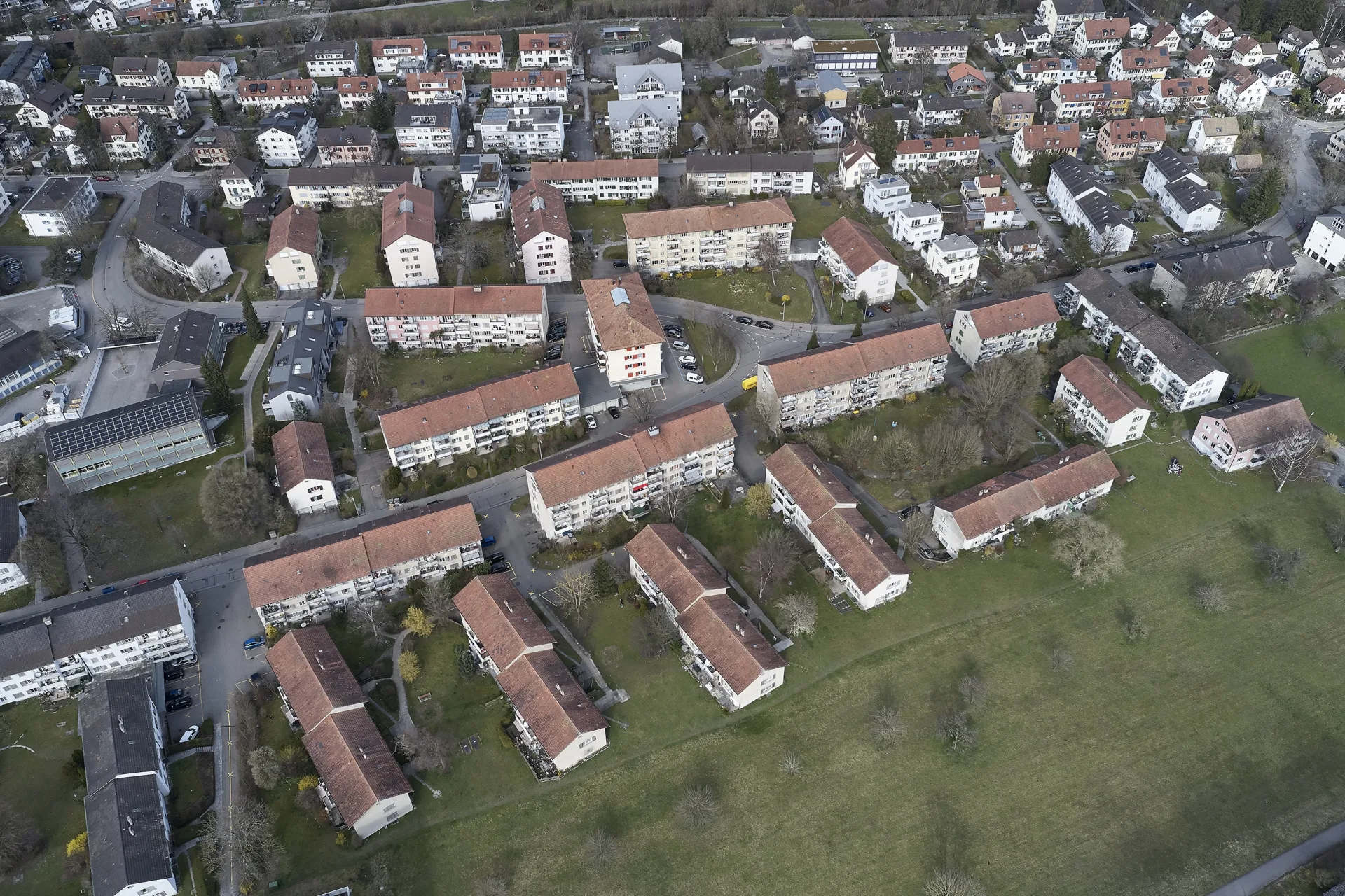 Luftaufnahme der Wohnüberbauung an der Burg- und Eckwiesenstrasse