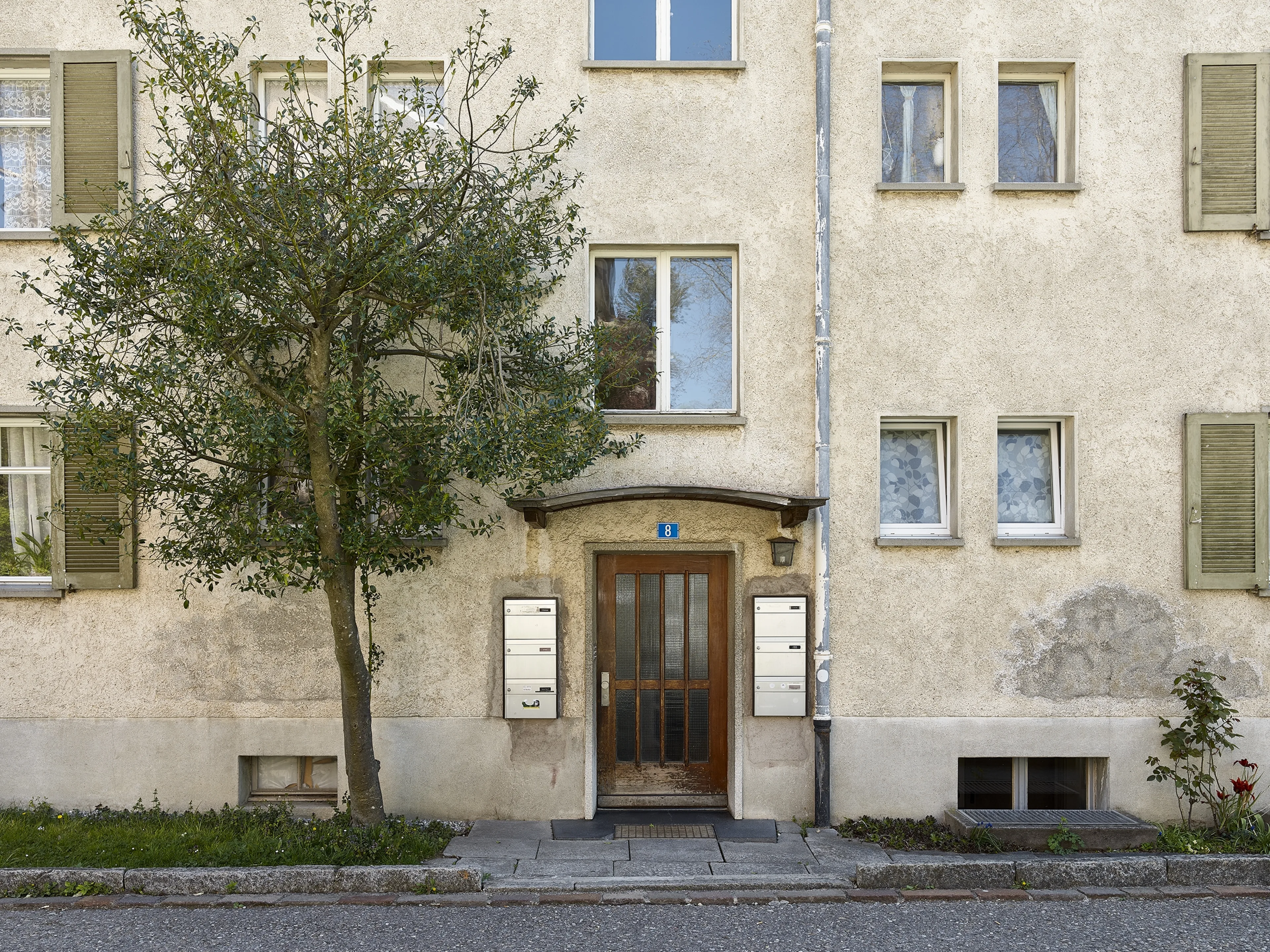 Aussenaufnahme des Wohnhauses am Rebenweg 8