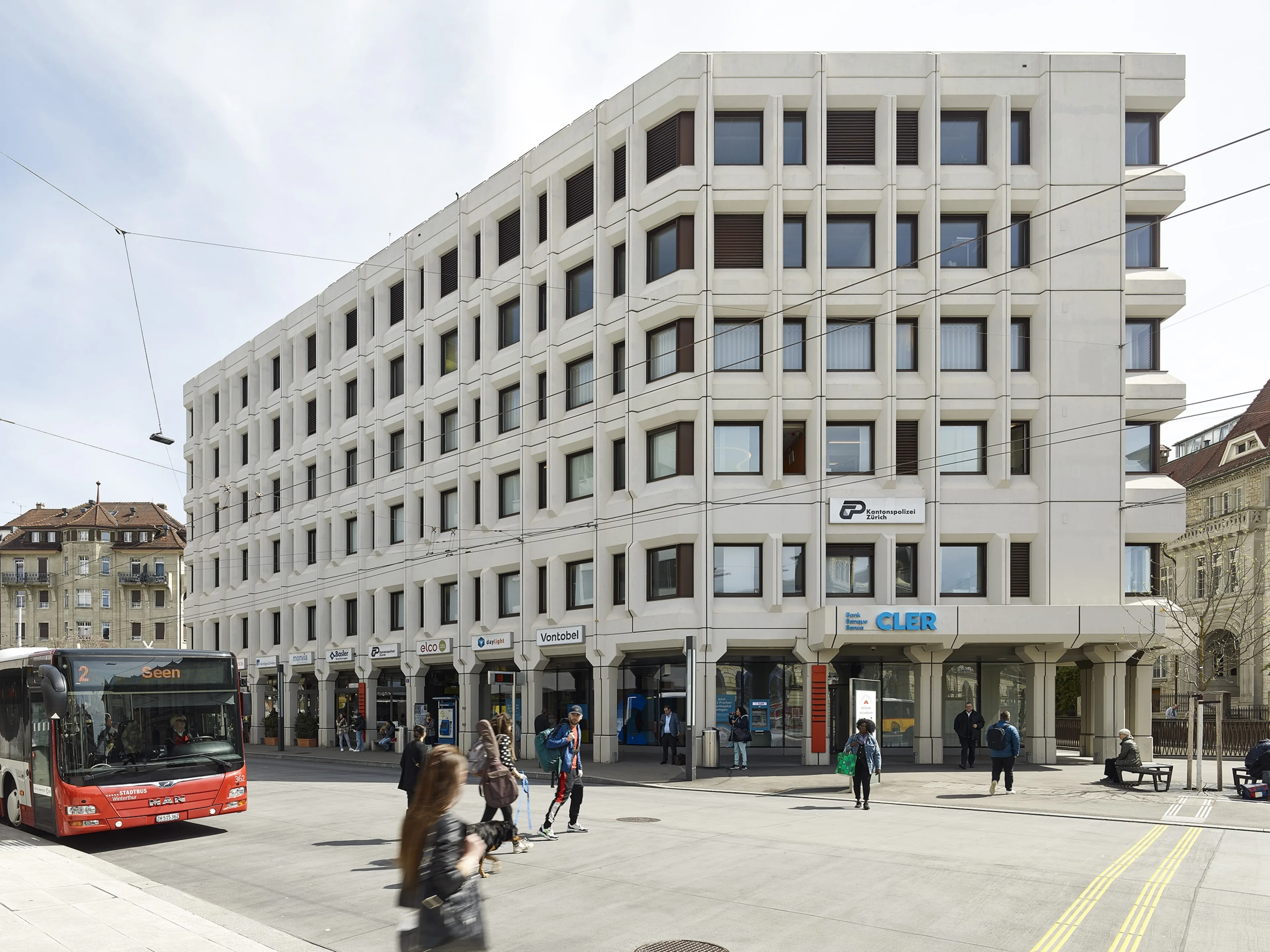 Aussenansicht der Liegenschaft am Bahnhofplatz 12.