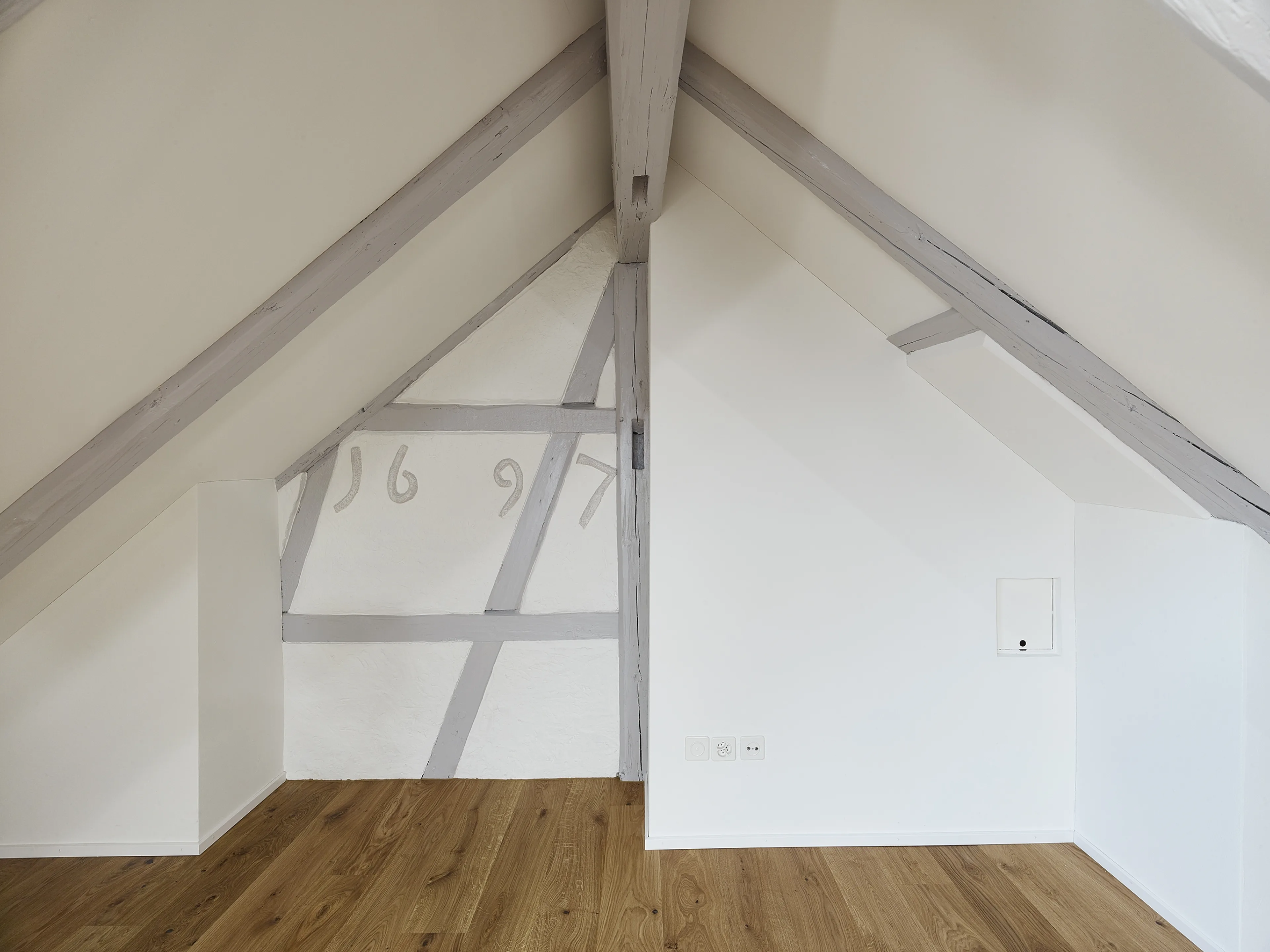 Innenansicht des Maisonette-Zimmers an der Obergasse 6.